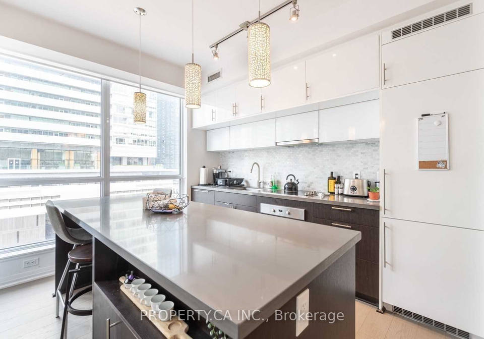 8-mercer-street-toronto-ontario-c12450088