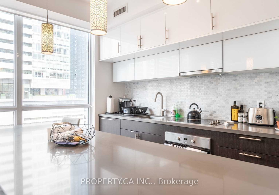 8-mercer-street-toronto-ontario-c12450088