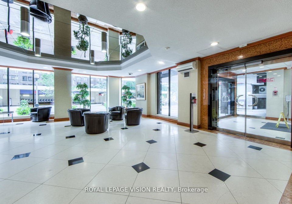 633-bay-street-toronto-ontario-c12450205