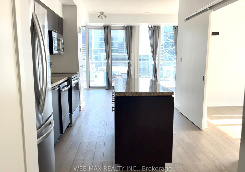 126-simcoe-street-toronto-ontario-c12450764