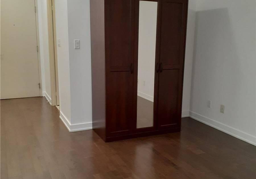 126-simcoe-street-toronto-ontario-c12450845