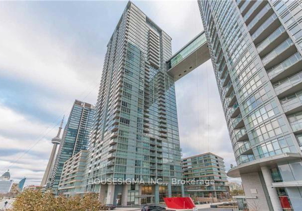 15-iceboat-terrace-toronto-ontario-c12450972