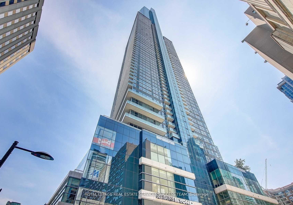 386-yonge-street-w-toronto-ontario-c12452118