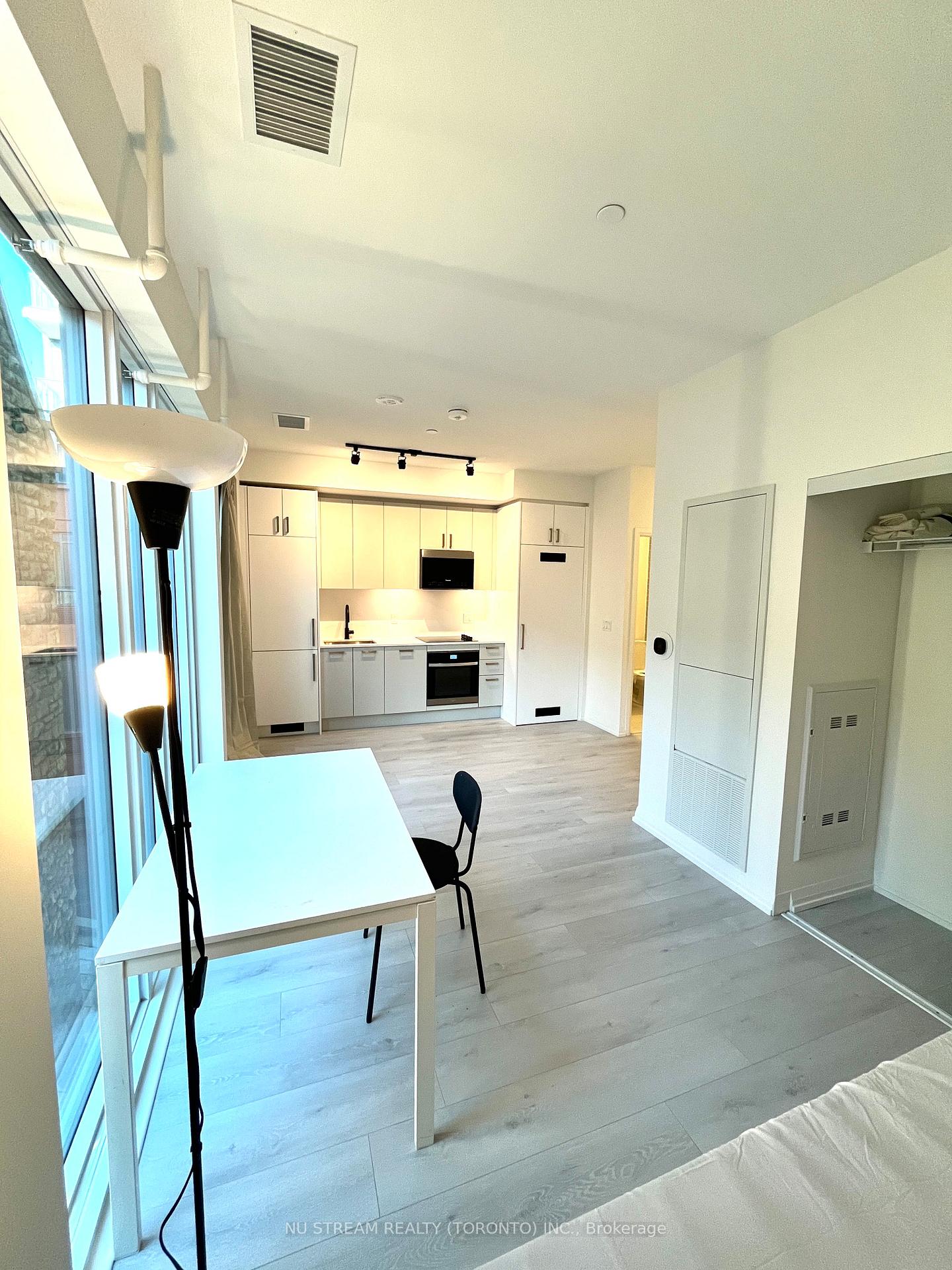 280-dundas-street-west-w-toronto-ontario-c12453222