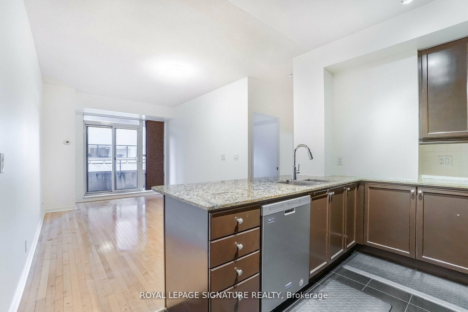 736-spadina-avenue-toronto-ontario-c12453308