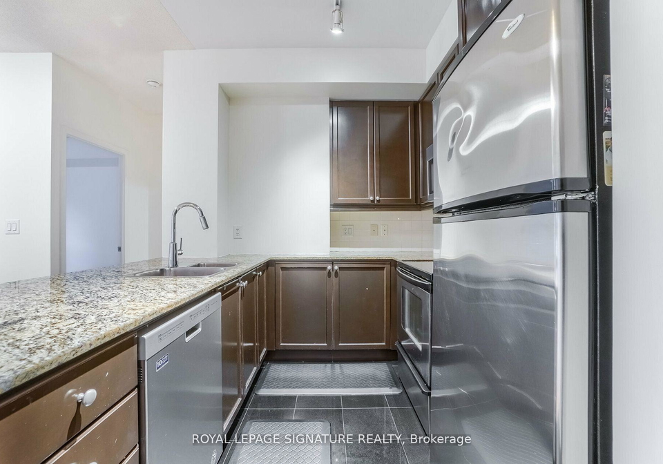 736-spadina-avenue-toronto-ontario-c12453308