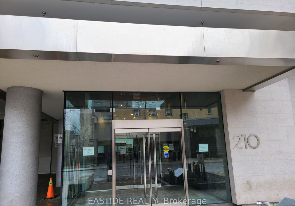210-simcoe-street-toronto-ontario-c12453366