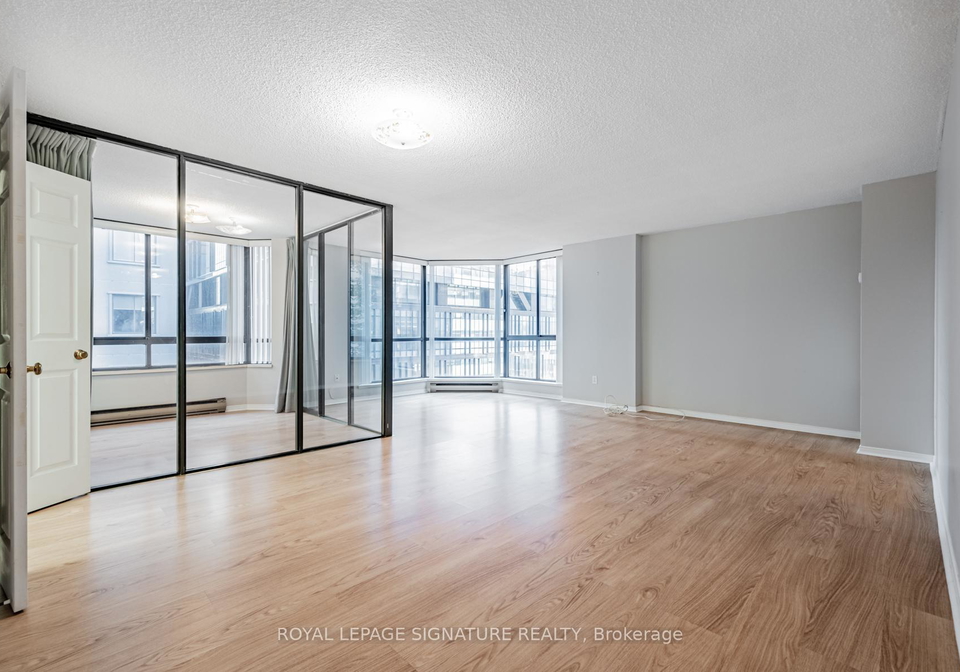 280-simcoe-street-toronto-ontario-c12453548