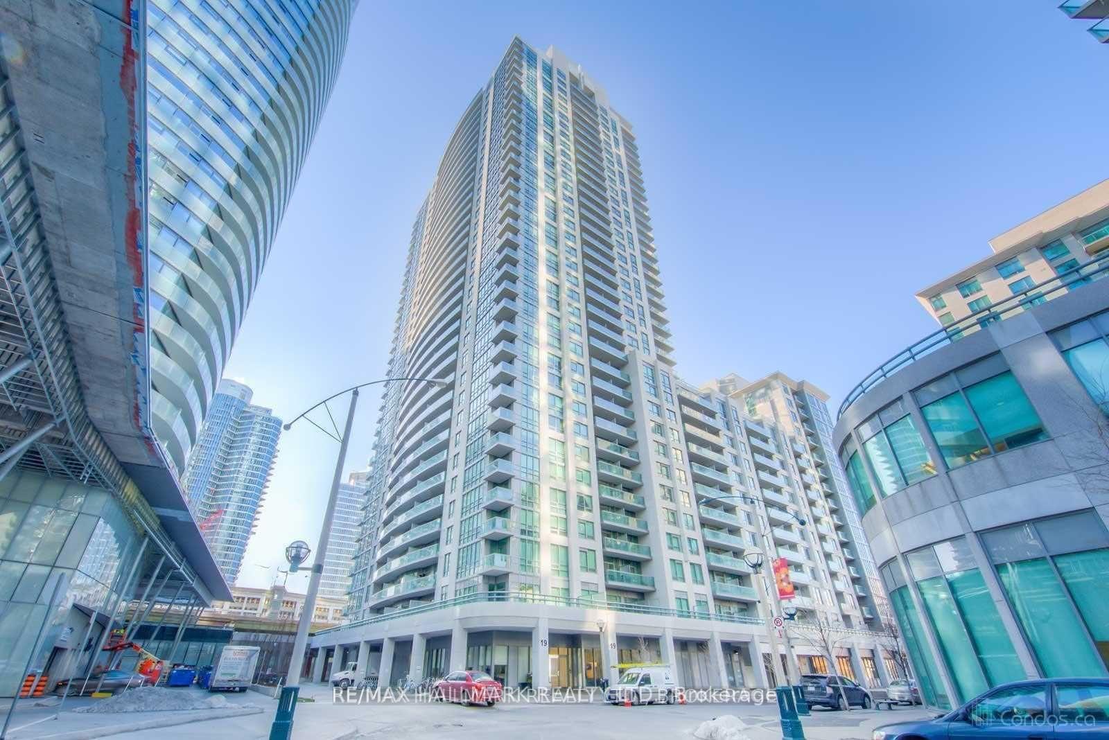 19-grand-trunk-crescent-toronto-ontario-c12454247