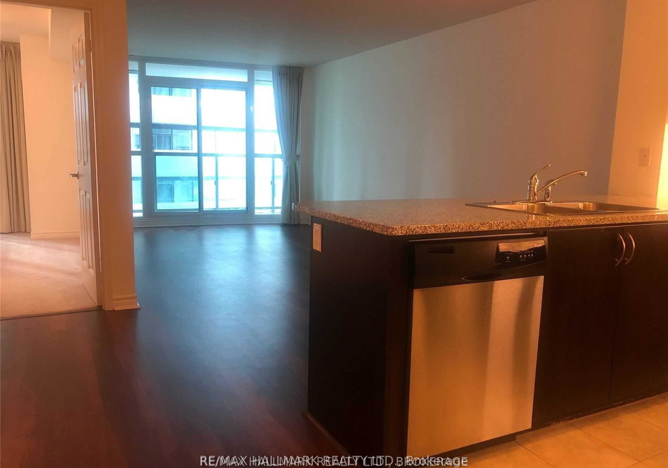 19-grand-trunk-crescent-toronto-ontario-c12454247
