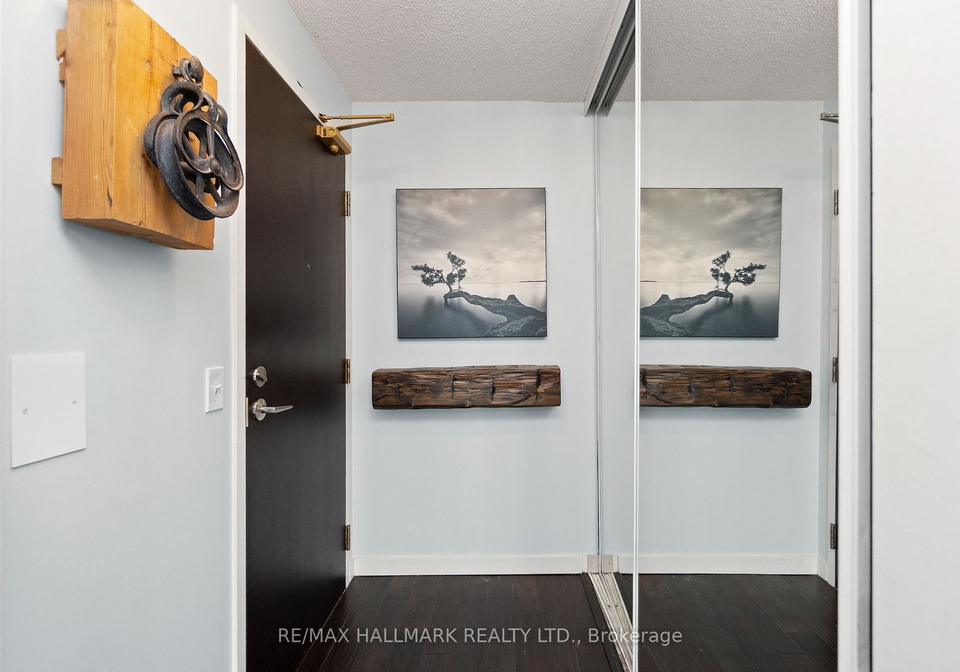 30-grand-trunk-crescent-toronto-ontario-c12454428