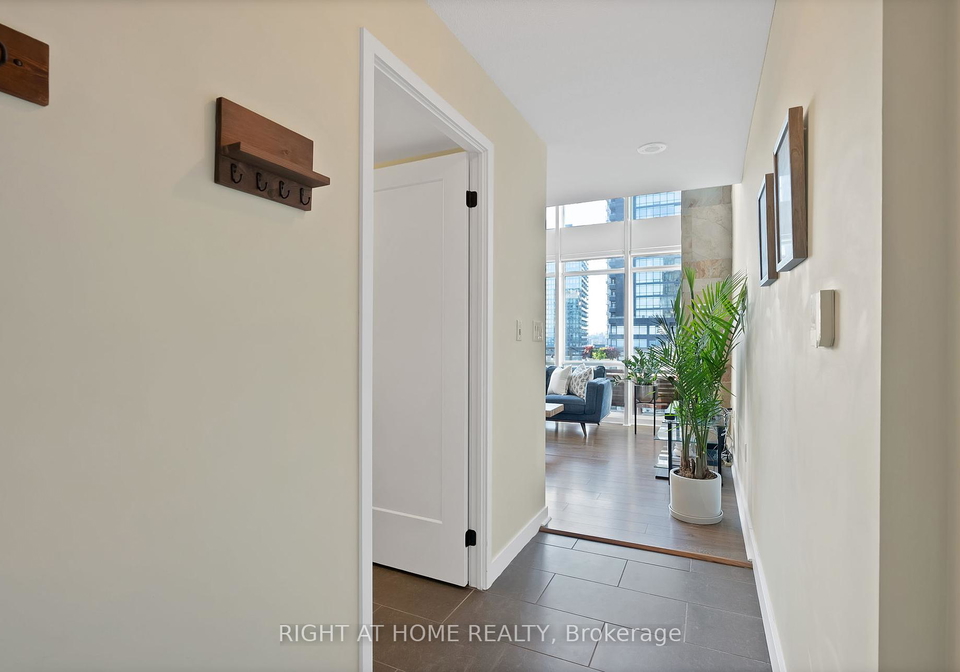 15-fort-york-boulevard-toronto-ontario-c12455237