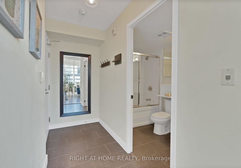 15-fort-york-boulevard-toronto-ontario-c12455237