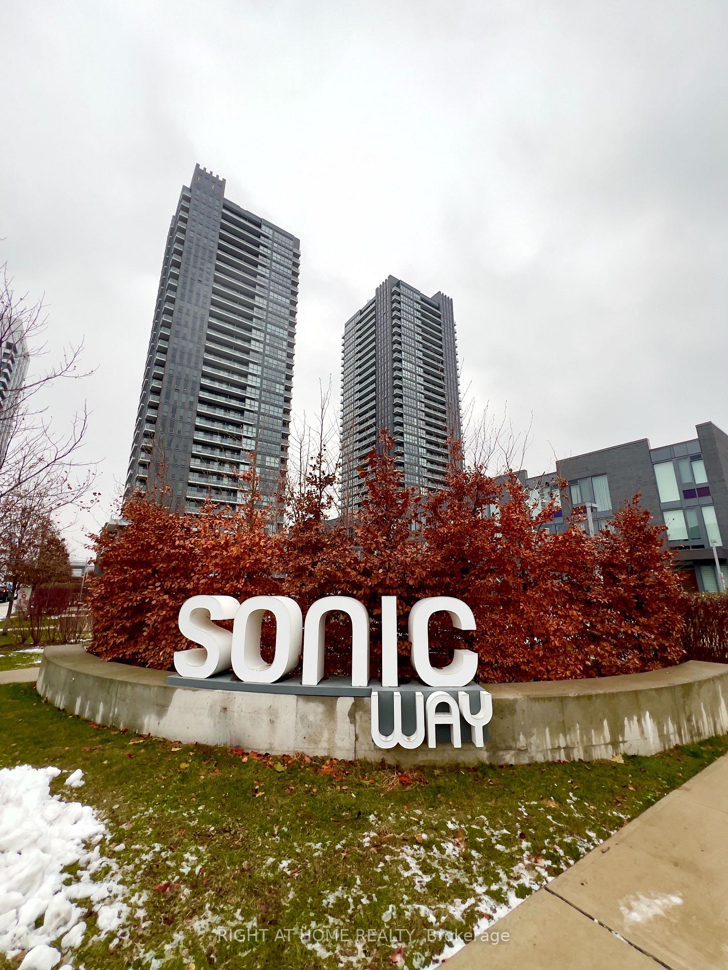 6-sonic-way-east-york-ontario-c12455799