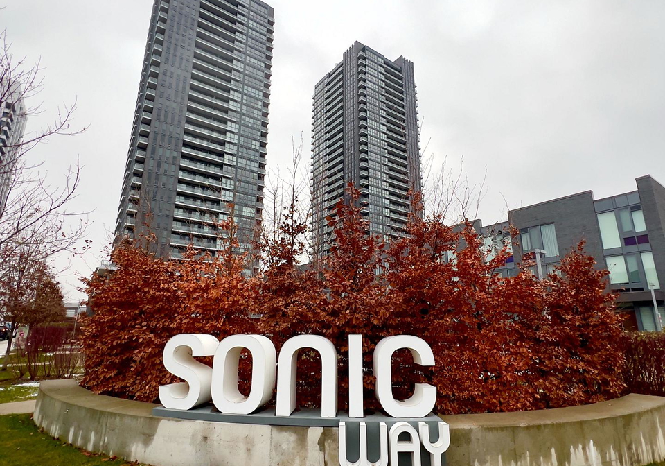6-sonic-way-east-york-ontario-c12455799