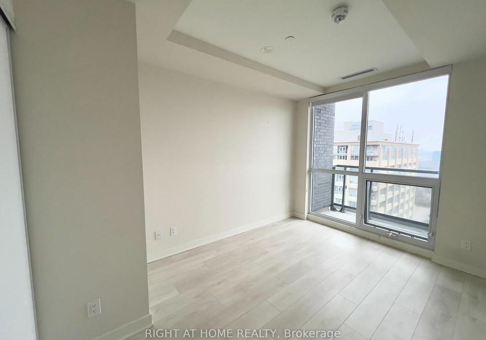 6-sonic-way-east-york-ontario-c12455799