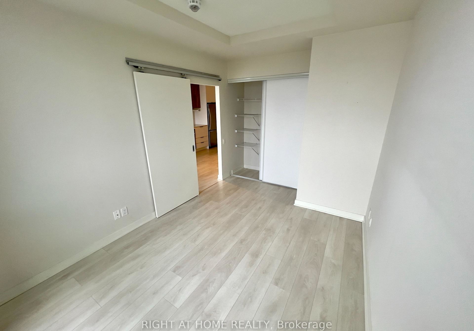 6-sonic-way-east-york-ontario-c12455799