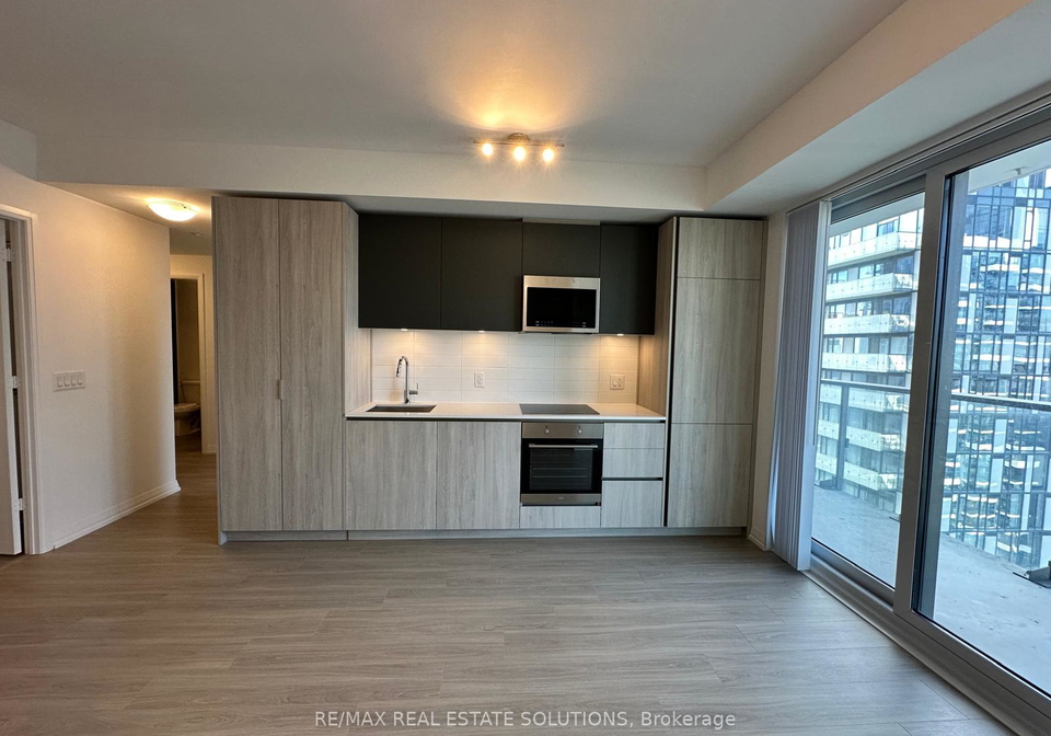 28-widmer-street-toronto-ontario-c12457457