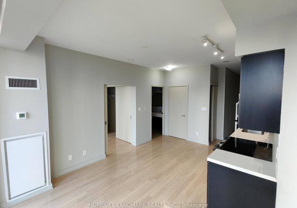 126-simcoe-street-toronto-ontario-c12457896