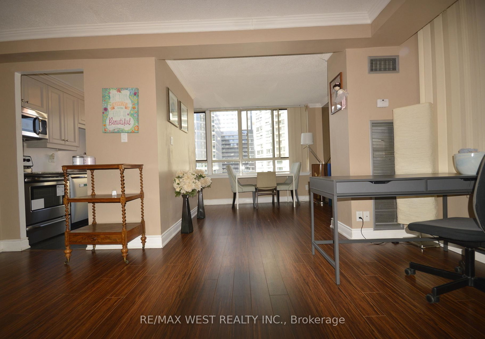 633-bay-street-toronto-ontario-c12458131