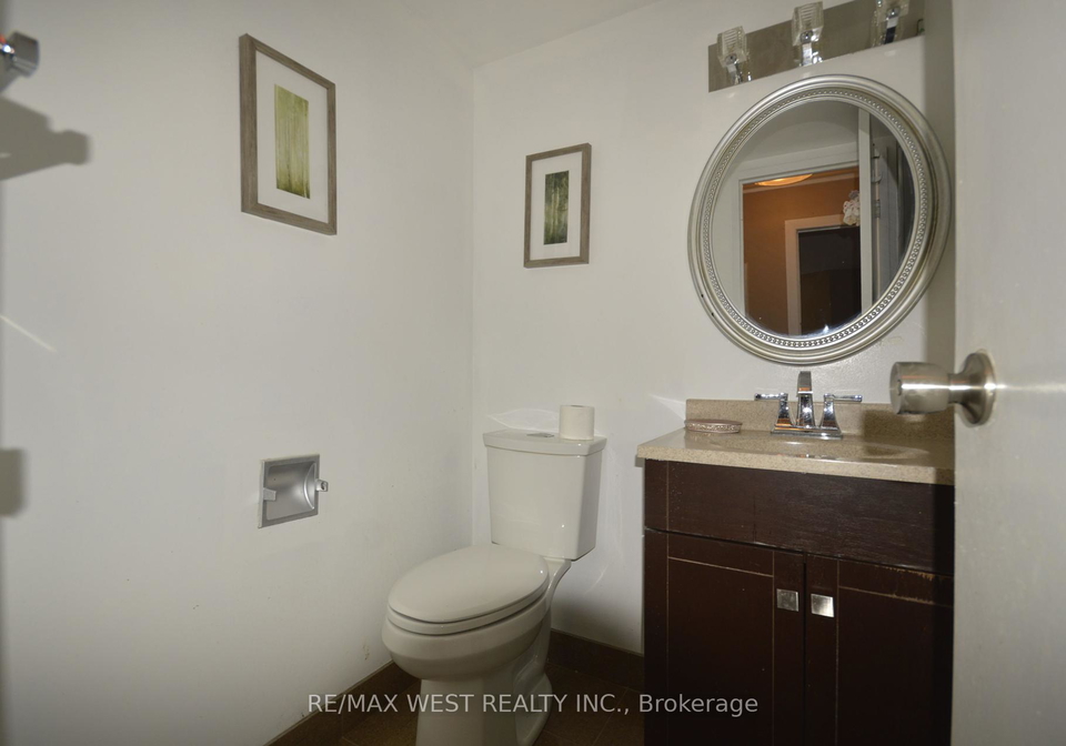 633-bay-street-toronto-ontario-c12458131