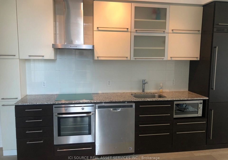 770-bay-street-toronto-ontario-c12459043