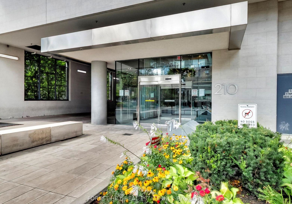 210-simcoe-street-toronto-ontario-c12459487