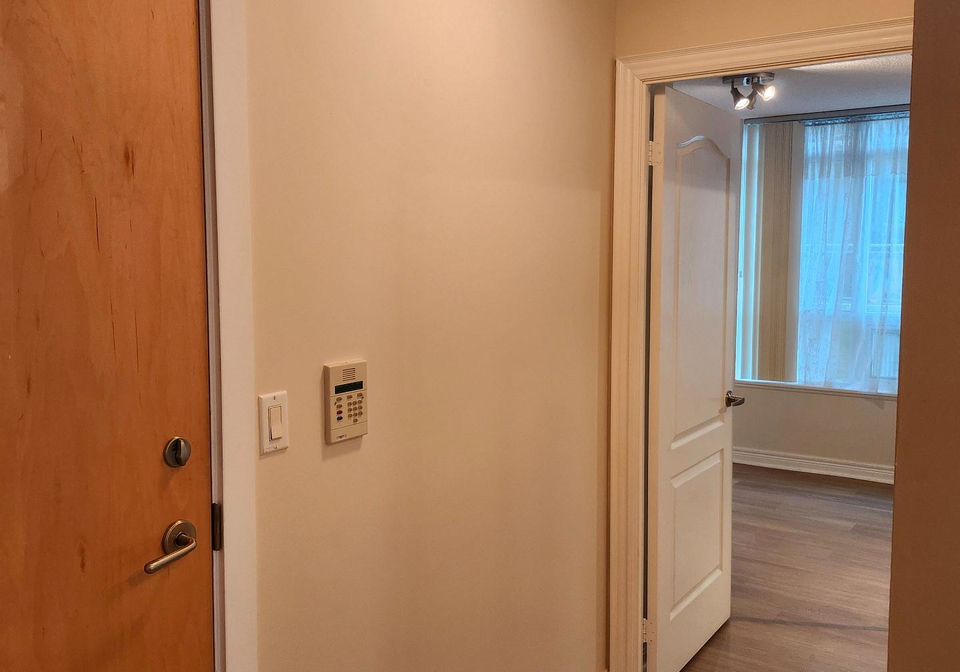 212-eglinton-avenue-e-toronto-ontario-c12459494
