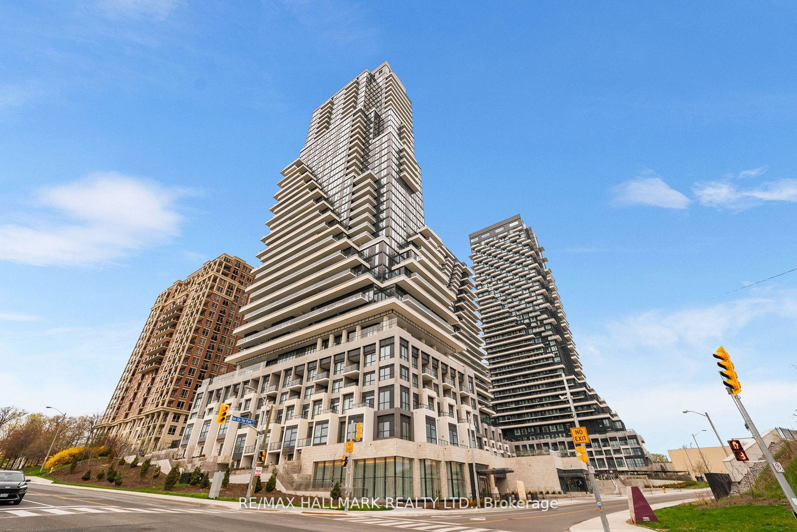 10-inn-on-the-park-drive-north-york-ontario-c12459498