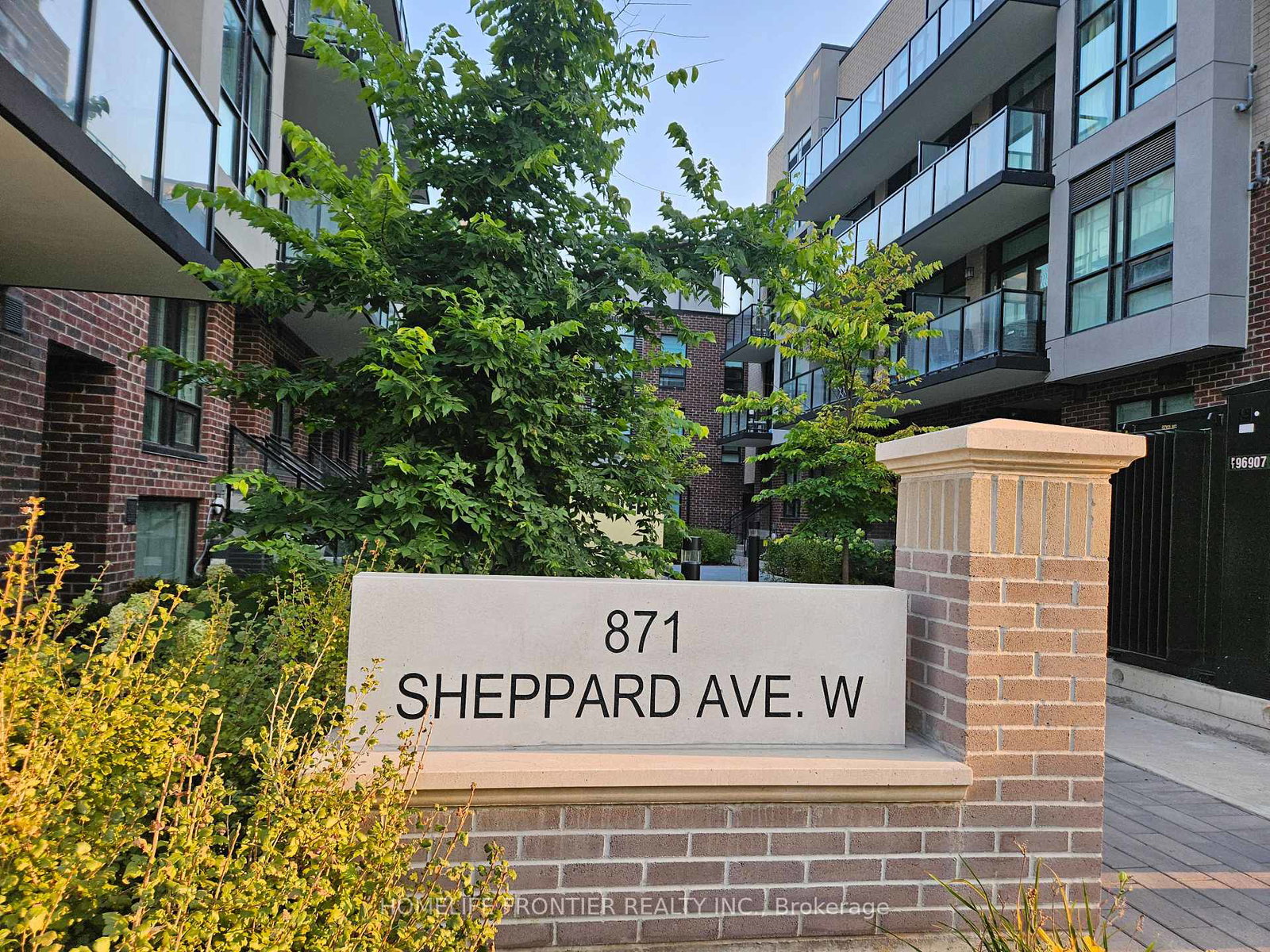 871-sheppard-avenue-w-toronto-ontario-c12459719