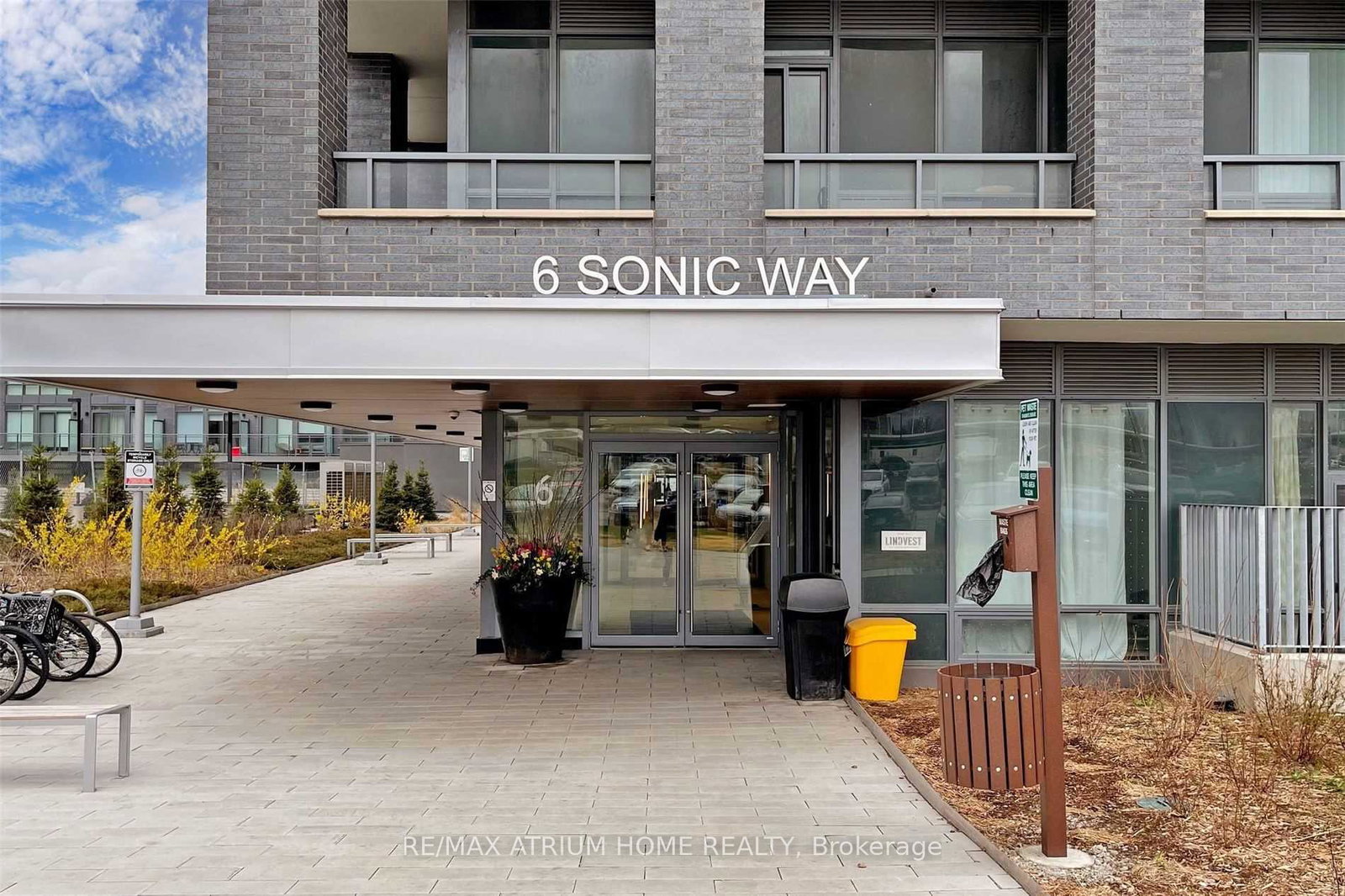 6-sonic-way-east-york-ontario-c12460404