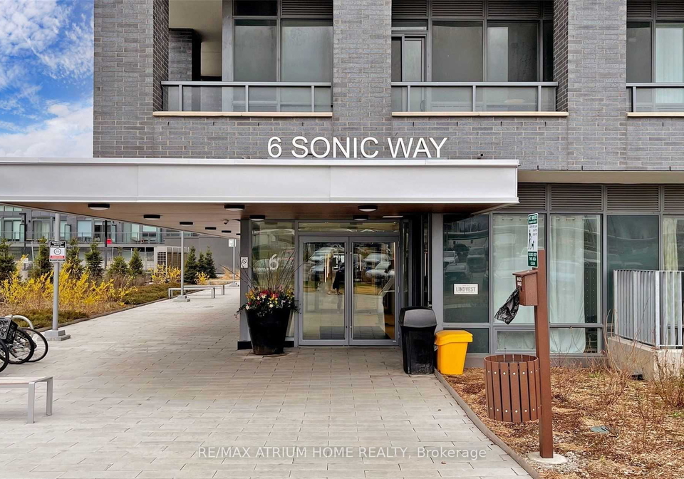 6-sonic-way-east-york-ontario-c12460404