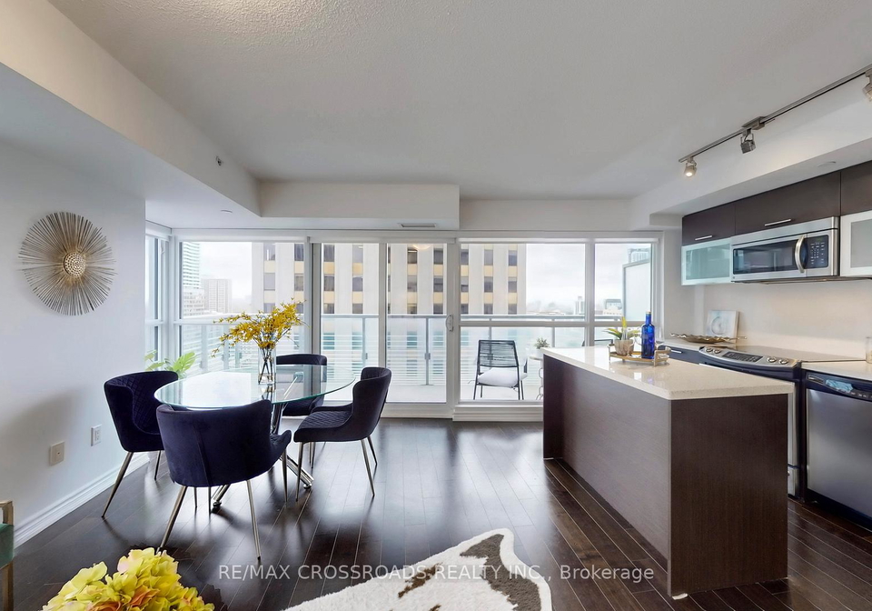 386-yonge-street-toronto-ontario-c12460630