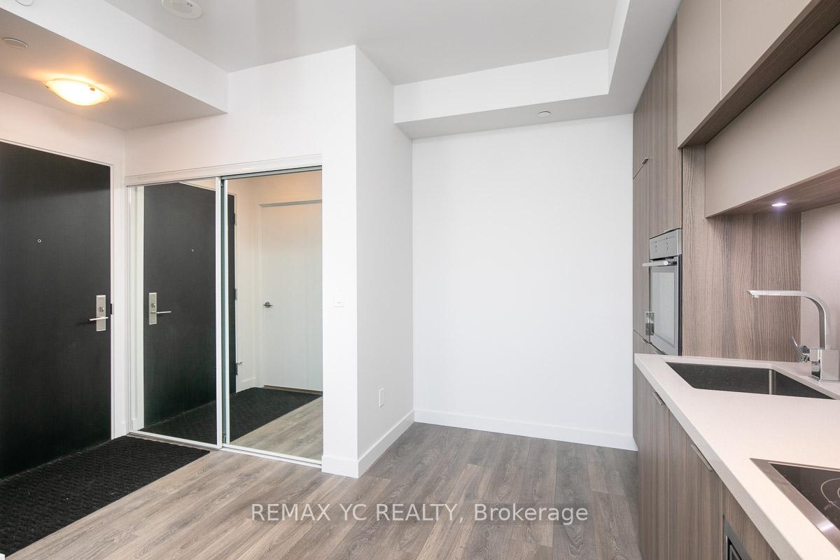 8-eglinton-avenue-e-toronto-ontario-c12461370