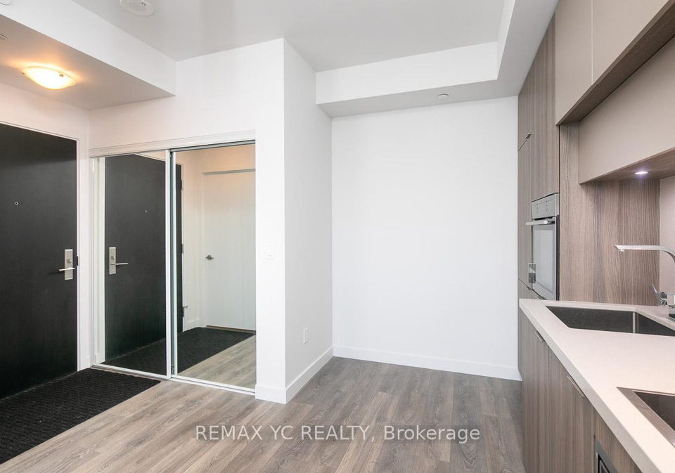 8-eglinton-avenue-e-toronto-ontario-c12461370