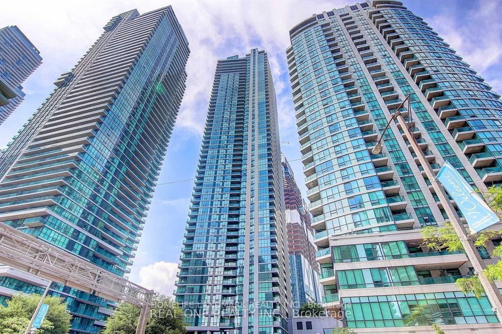 33-bay-street-toronto-ontario-c12462008