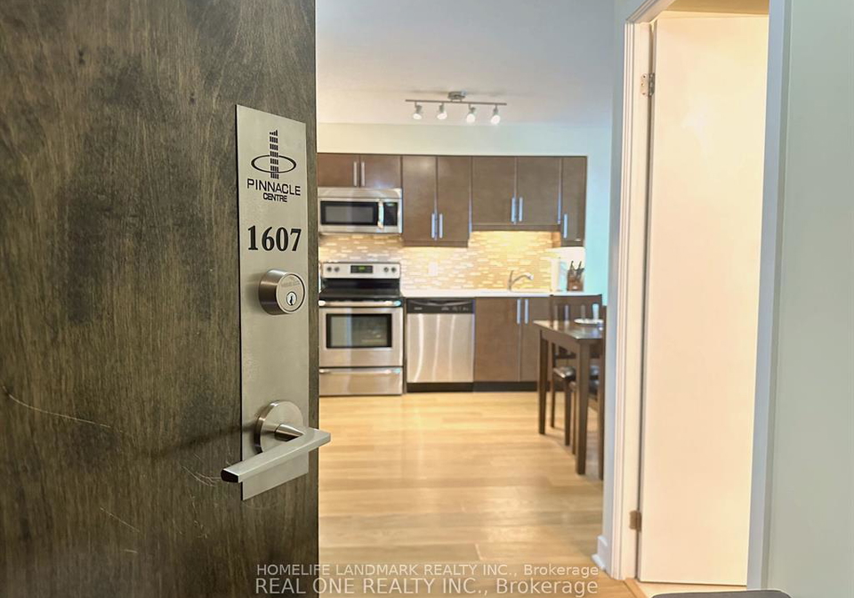 33-bay-street-toronto-ontario-c12462008