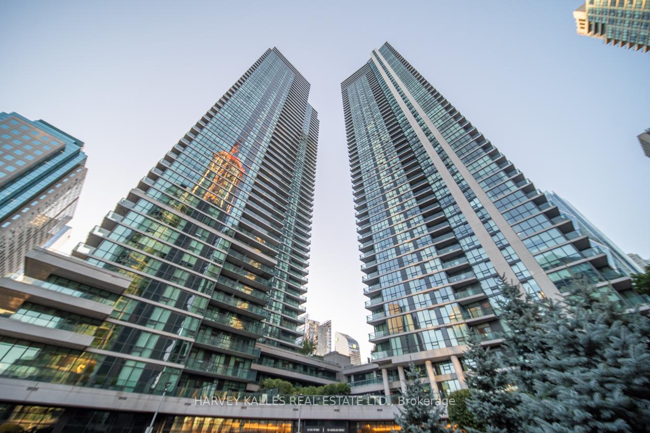 33-bay-street-toronto-ontario-c12463208