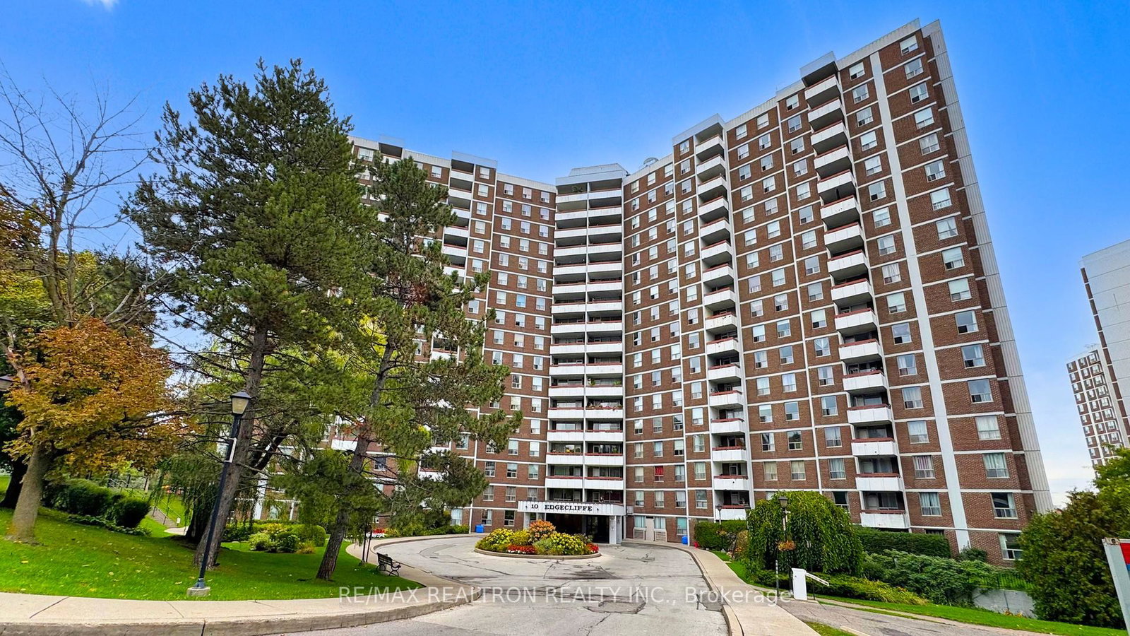 10-edgecliffe-golfway-east-york-ontario-c12463220