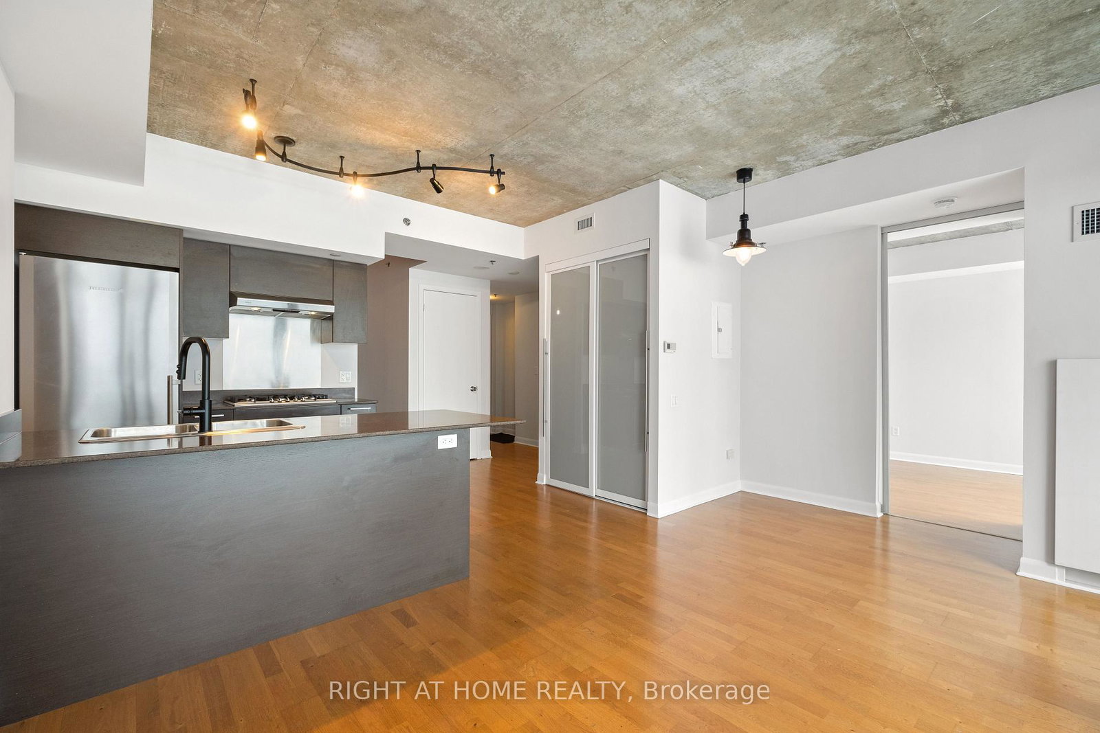 375-king-street-w-toronto-ontario-c12463380