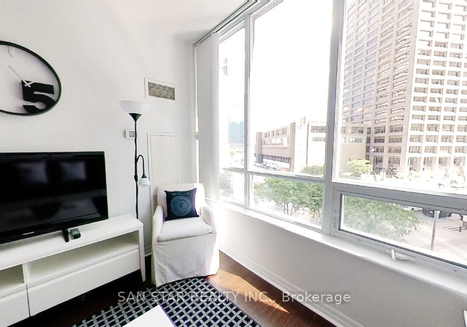 16-yonge-street-toronto-ontario-c12463648
