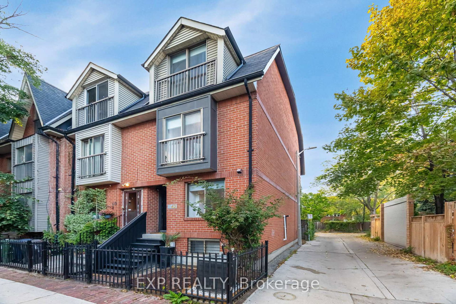 42-wascana-avenue-toronto-ontario-c12465037