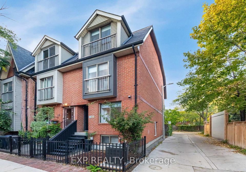 42-wascana-avenue-toronto-ontario-c12465037