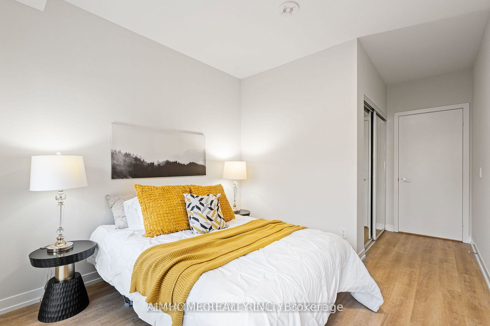 87-wood-st-s-th01-street-s-toronto-ontario-c12465083