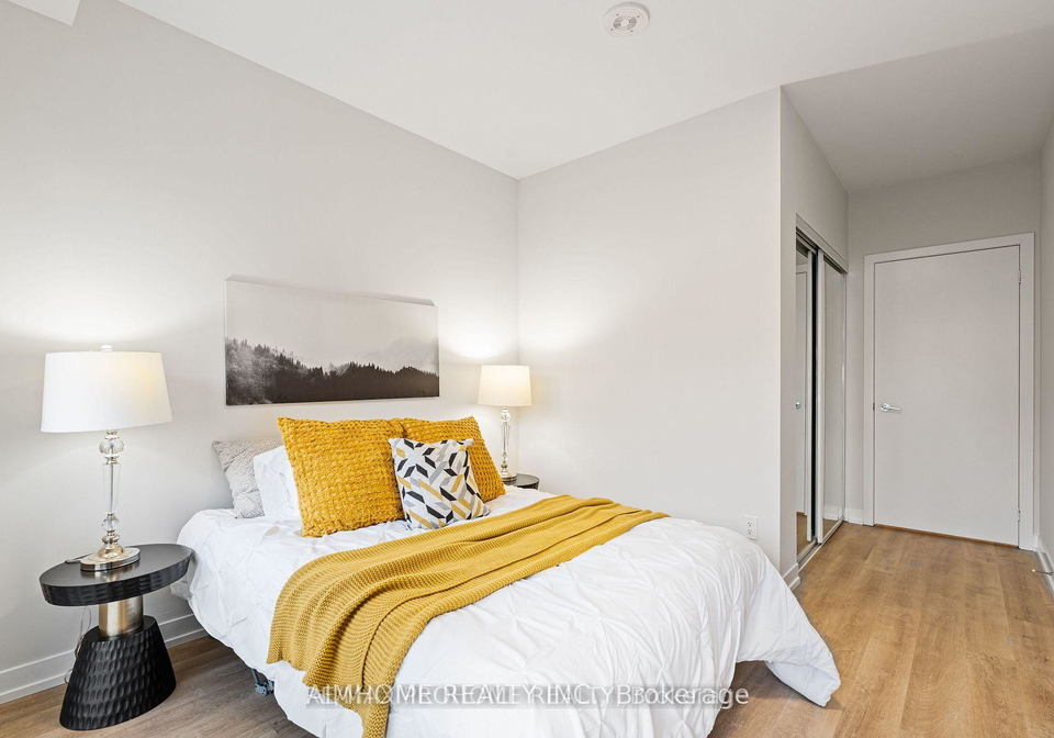 87-wood-st-s-th01-street-s-toronto-ontario-c12465083