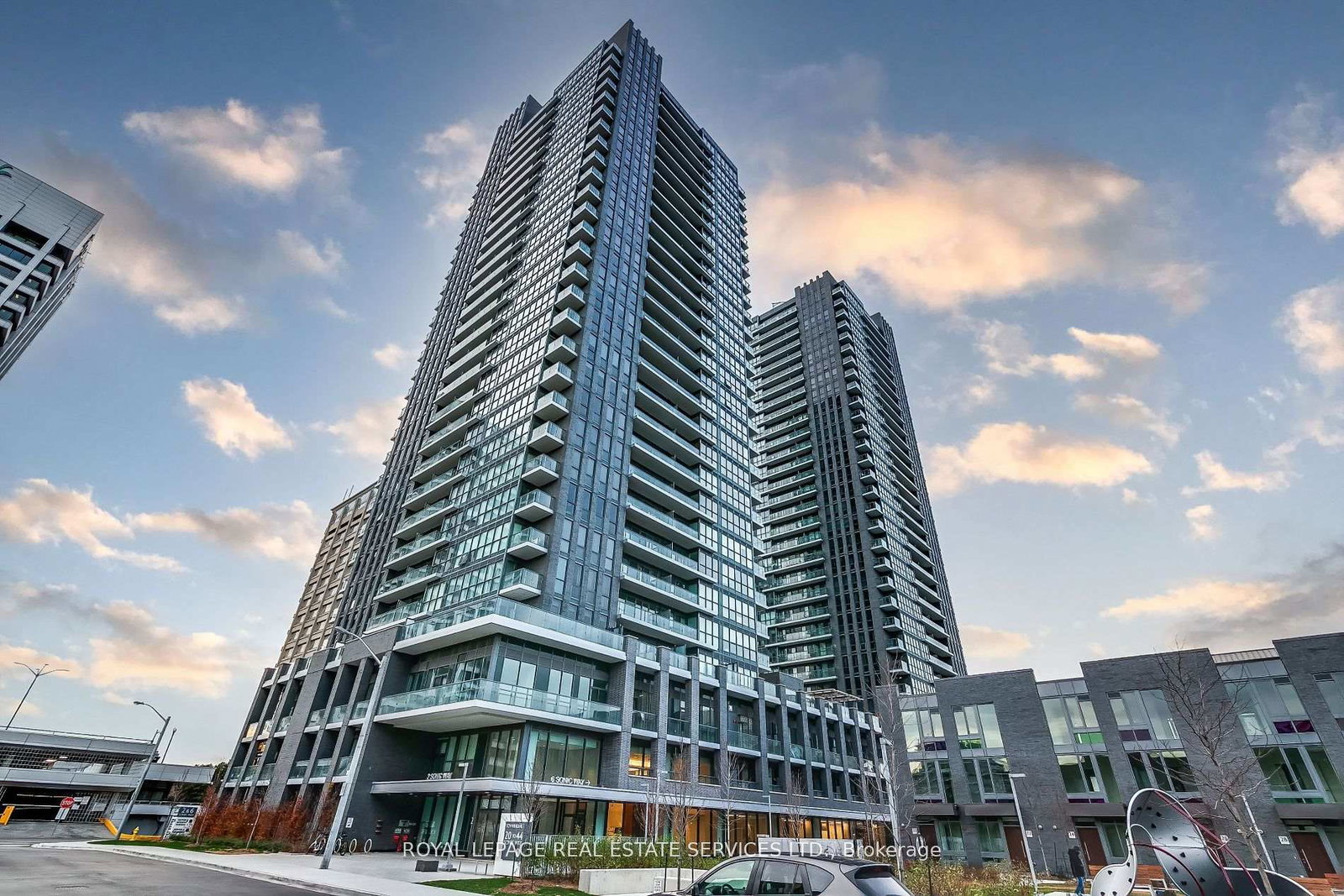 2-sonic-way-east-york-ontario-c12465516