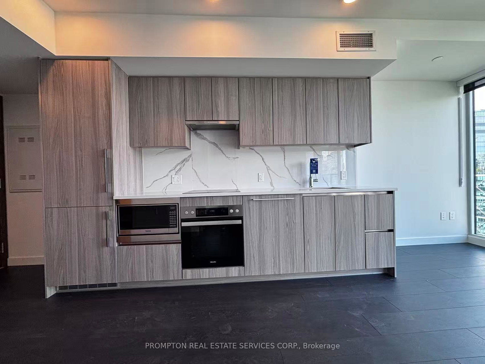 1-concord-cityplace-way-toronto-ontario-c12465608