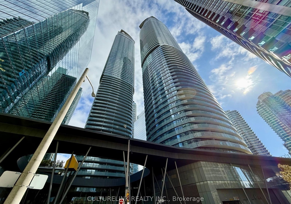 12-york-street-toronto-ontario-c12466085