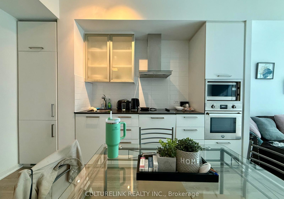 12-york-street-toronto-ontario-c12466085