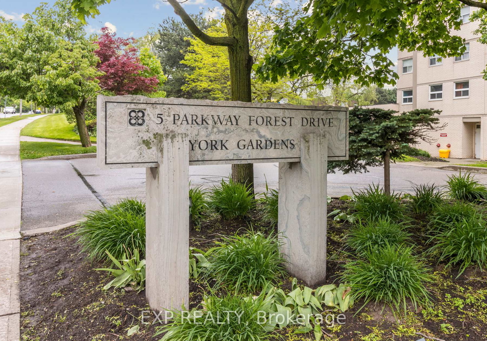 5-parkway-forest-drive-north-york-ontario-c12466286